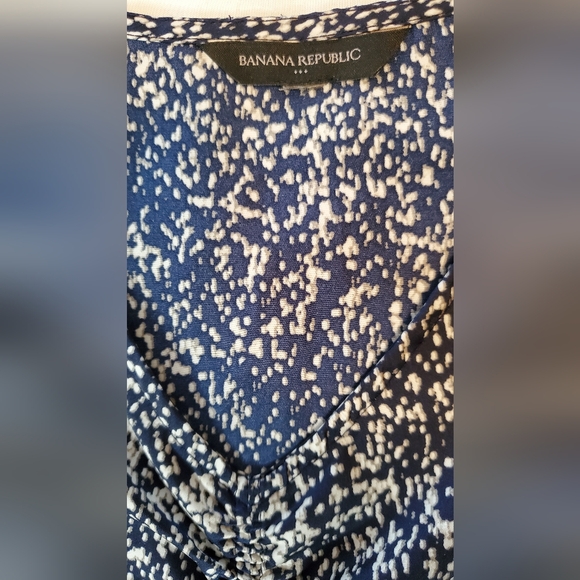 Banana Republic Navy and White Patterned Blouse - Picture 7 of 8